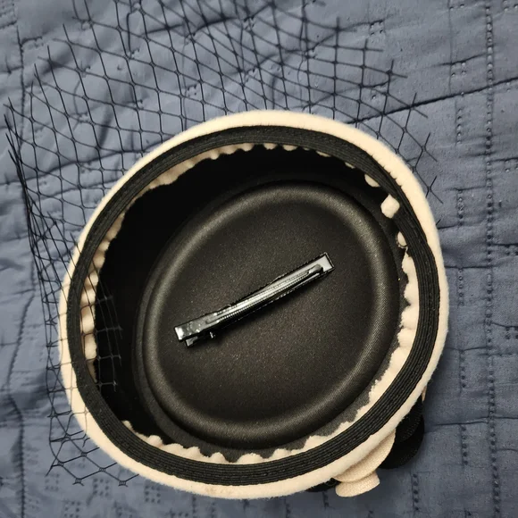 Elegant Cream and Black Fascinator - Picture 3 of 3